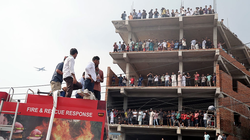 Nineteen killed as Bangladesh Air Force plane crashes into school (VIDEO)