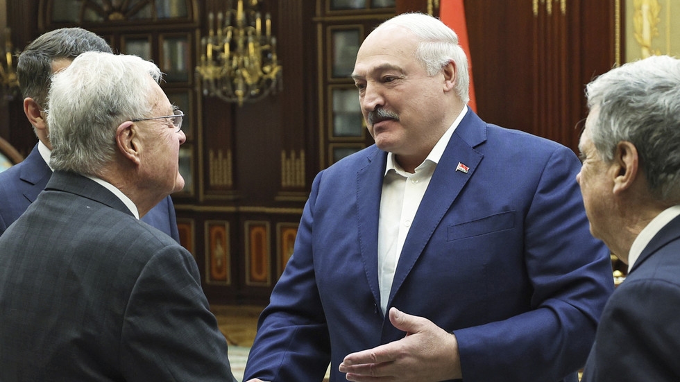 Trump official reveals vodka drinking at negotiations in Minsk