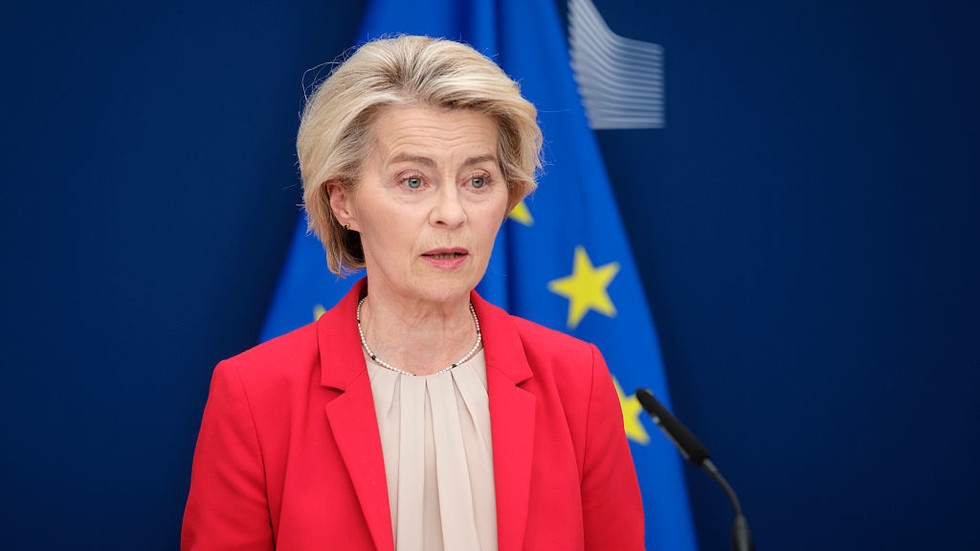 Von der Leyen warns Zelensky over risk to Ukraine's EU bid