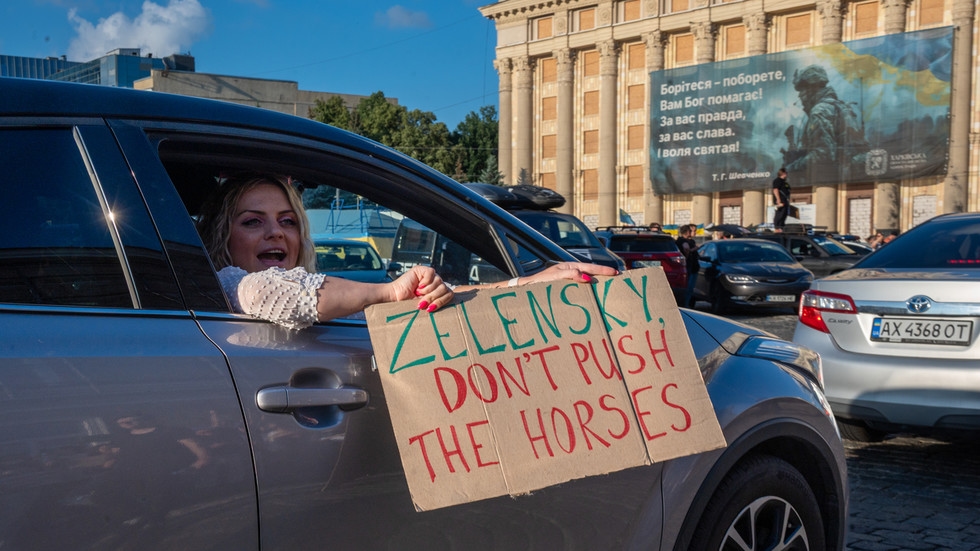 Zelensky backpedals on anti-corruption agencies crackdown