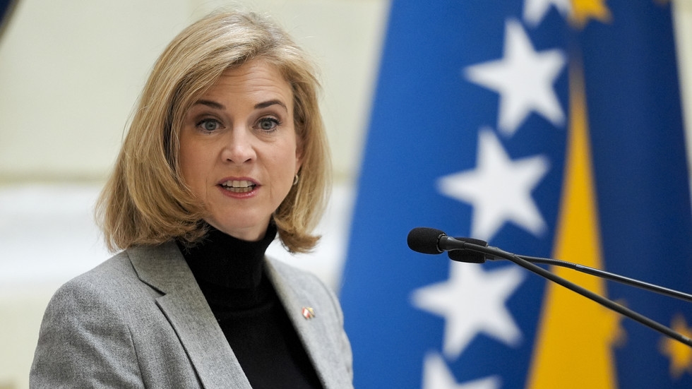 Austria may abandon neutrality for NATO