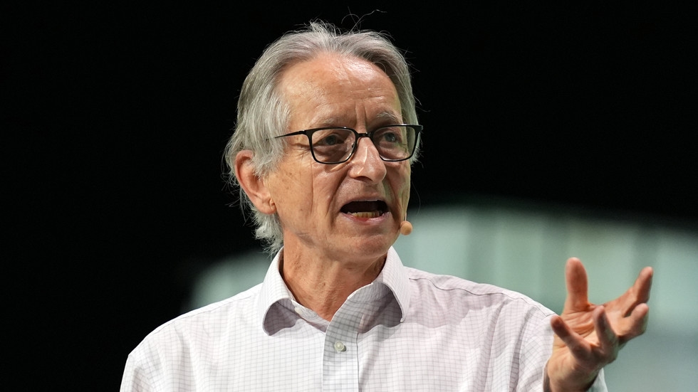 ‘Godfather of AI' warns governments to collaborate before it's too late