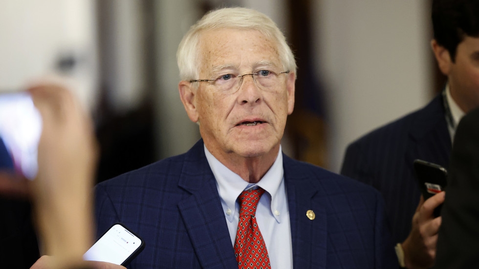 Top US senator to visit Taiwan