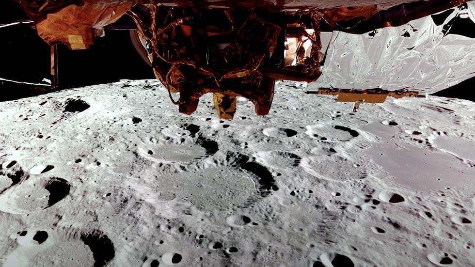 US aiming to ‘win second space race'