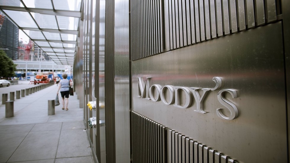 US ‘on precipice' of recession – Moody's chief analyst