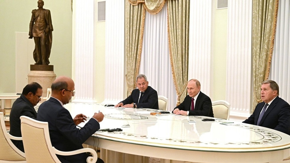 Modi's top adviser meets Putin in Moscow