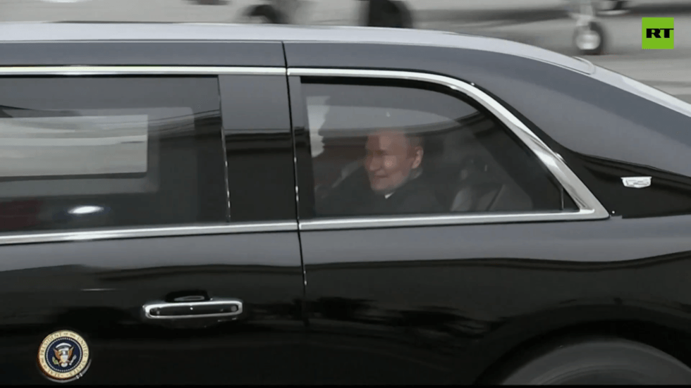 Putin and Trump share presidential limo to Alaska summit venue