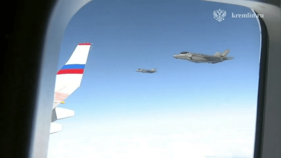 WATCH US F-22 fighter jets escort Putin's plane