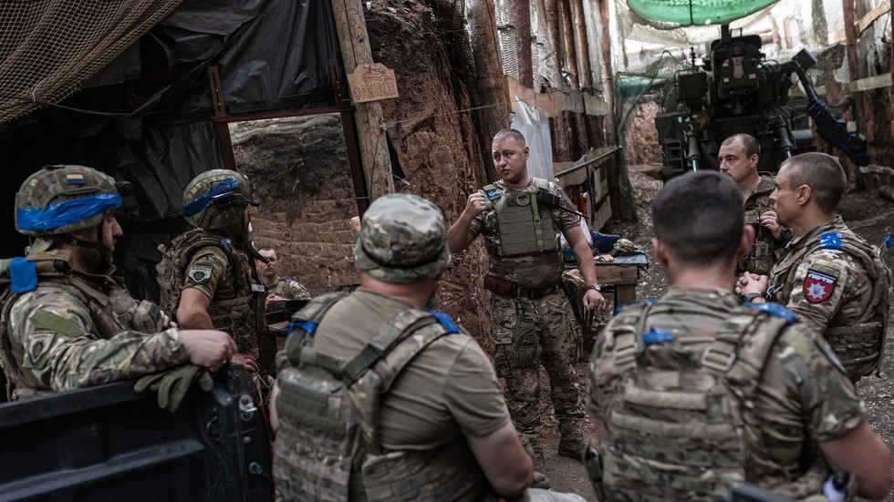 Ukraine's army should face no size limits