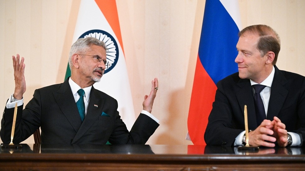 Russia continues shipping crude to India