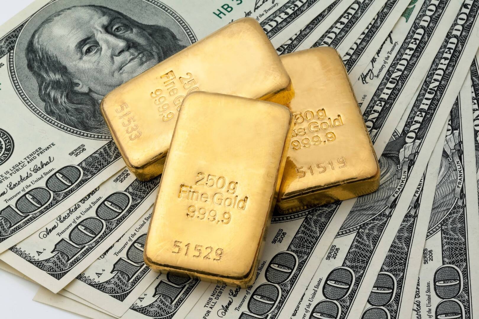 أسعار الذهب ترتفع بعد إعلان ترامب عن خطط لفرض رسوم جمركية متبادلة
