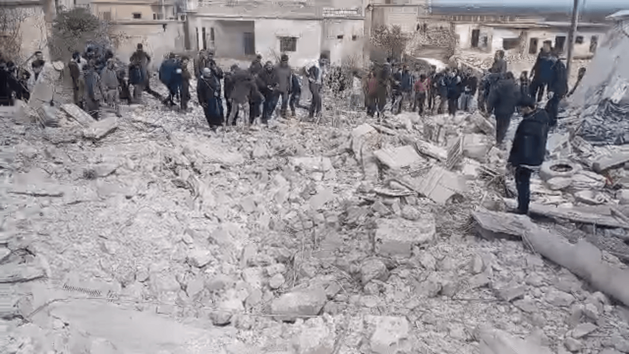 سوريا.. خمسة قتلى وعدد من المفقودين بانفجار شرقي إدلب (فيديو)