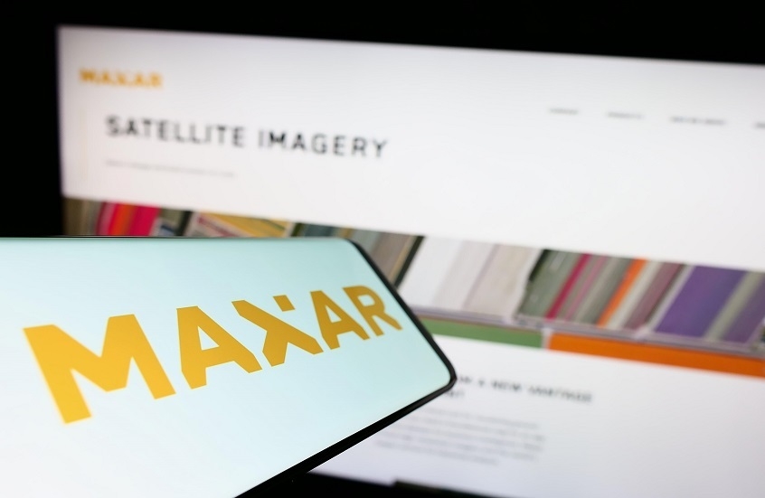 "Maxar" الأمريكية تطور قمرا صناعيا سريّا!