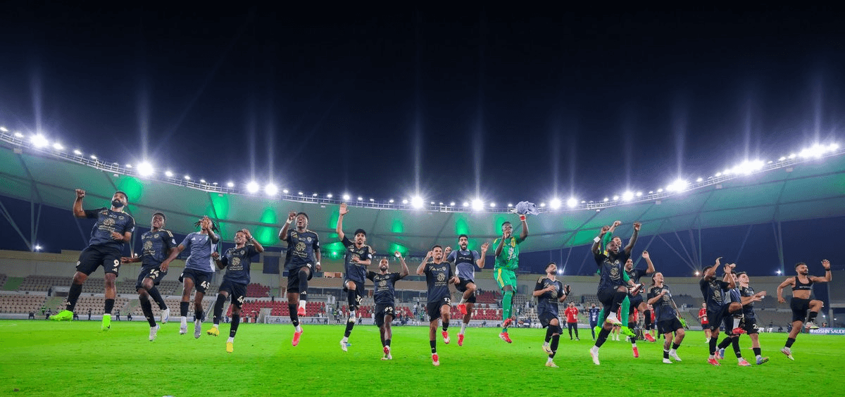الأهلي السعودي يوضح حقيقة الشكاوى الجماعية ضده في "فيفا"