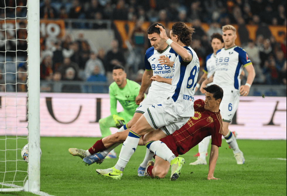 روما يواصل تألقه ويهزم فيرونا في الدوري الإيطالي