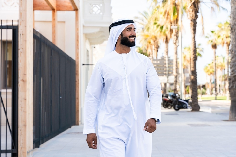 بعد اللهجة.. الإمارات تناقش حصر استخدام الزي الوطني في إعلانات التواصل الاجتماعي على الإماراتيين فقط