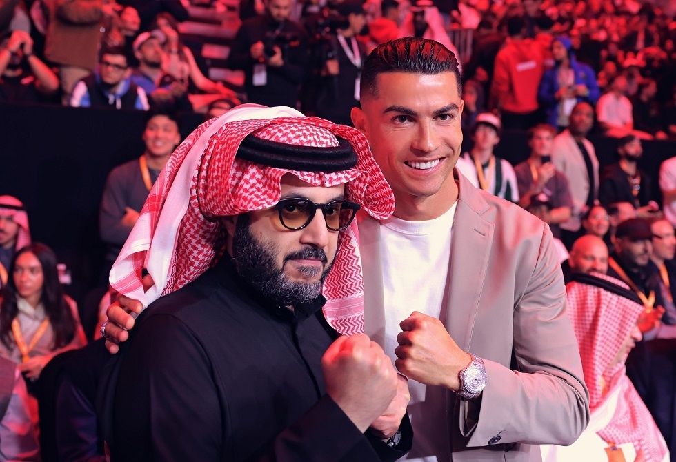 ليسا رونالدو وميسي.. قائمة أعلى الرياضيين دخلا في التاريخ