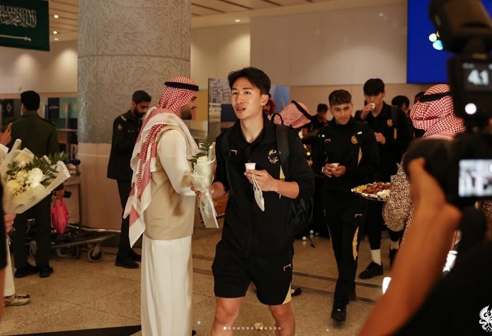 لاعب كوري جنوبي يستفز نادي الهلال السعودي ولاعبيه