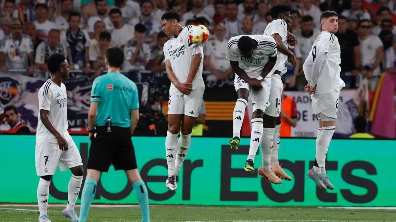 ريال مدريد يفاجئ برشلونة بعد خسارة كأس الملك برسالة مثيرة (صورة)