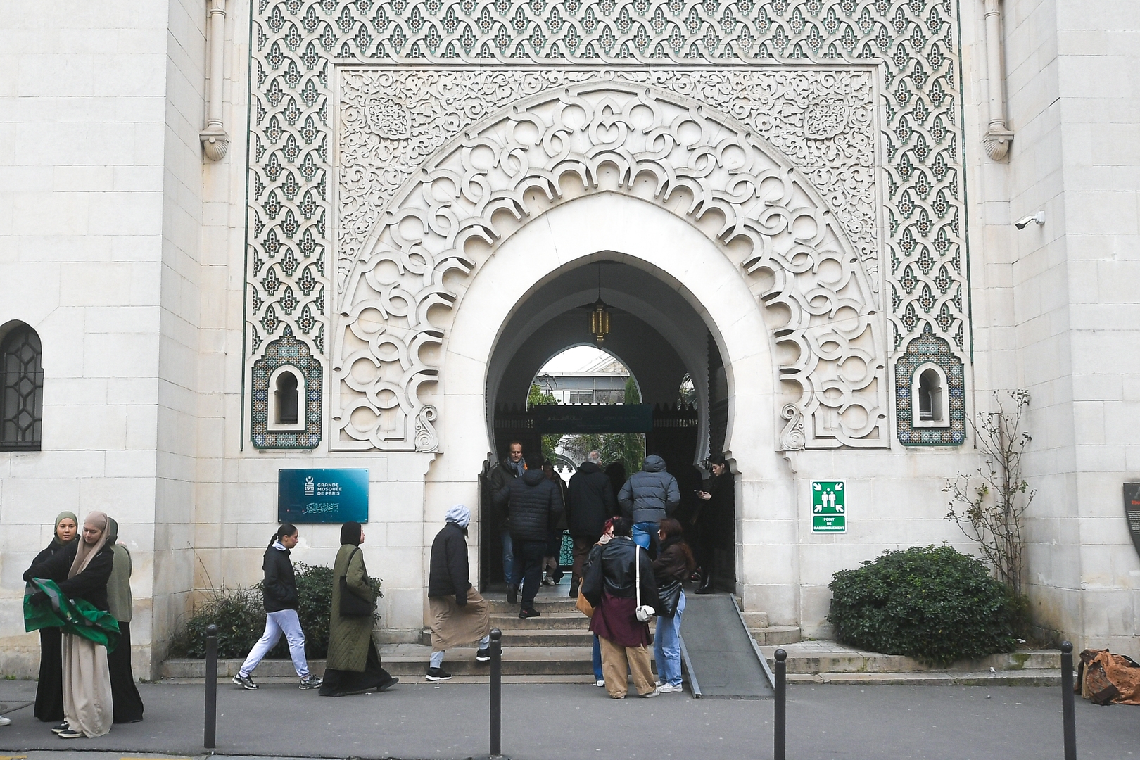 قاتل أحد المصلين بمسجد في جنوب فرنسا يسلم نفسه للشرطة الإيطالية