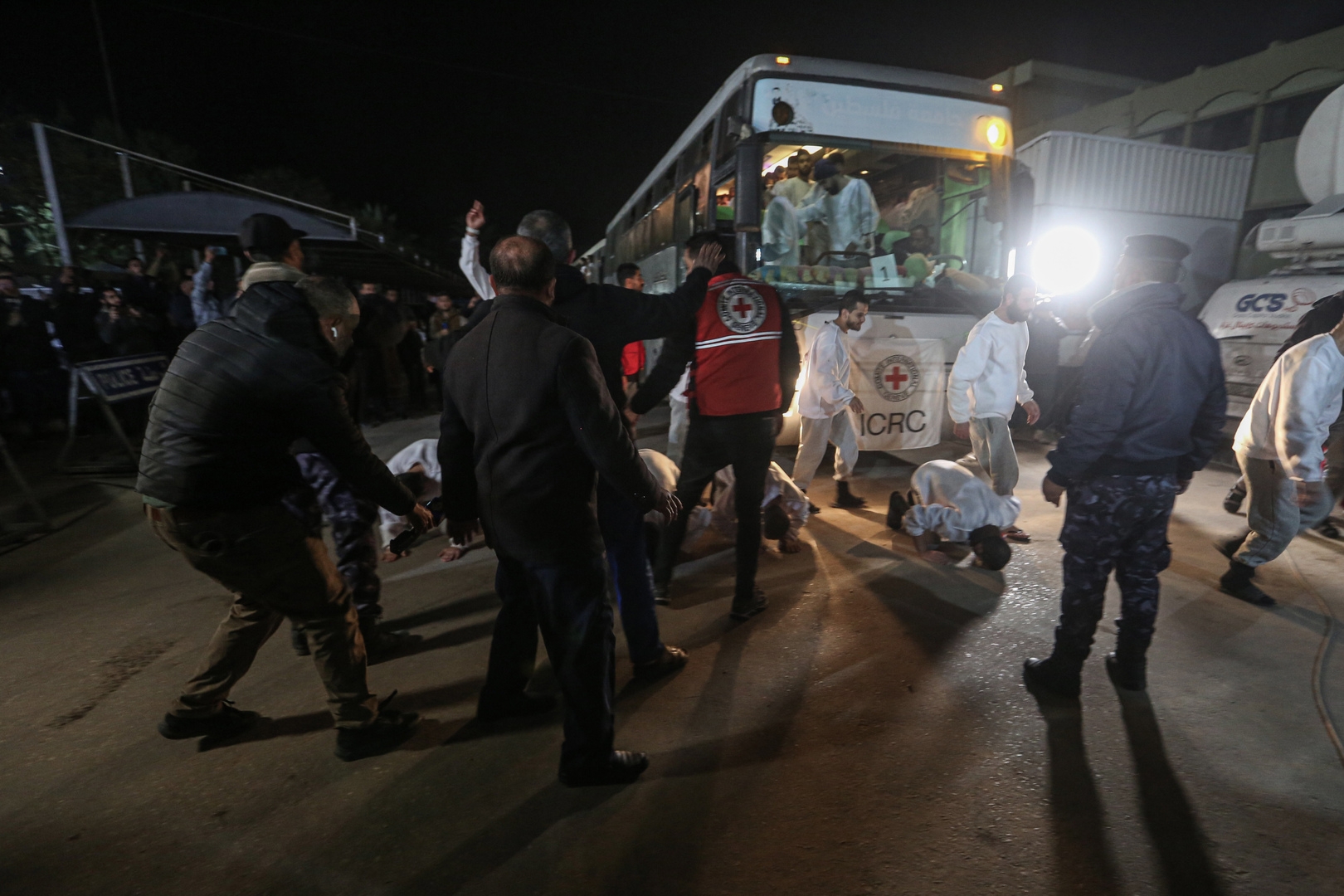 إسرائيل تفرج عن 10 معتقلين فلسطينيين من غزة