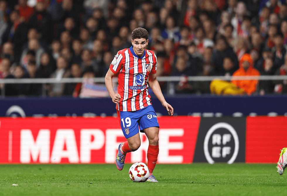 أتلتيكو مدريد يتعثر أمام ألافيس ويبتعد عن صراع لقب "الليغا"