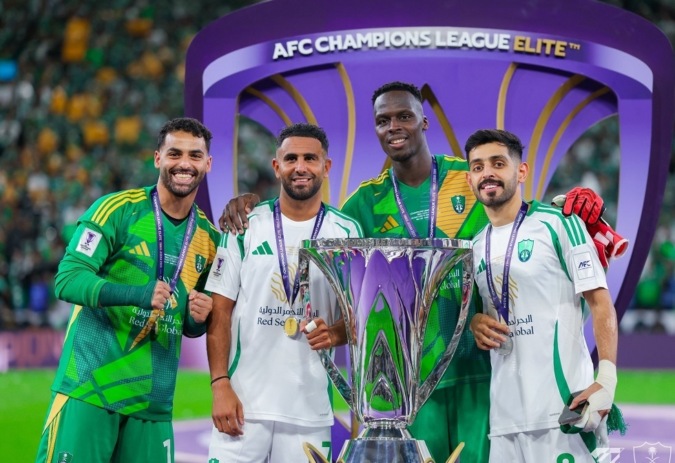 بعد التتويج بدوري أبطال آسيا.. وعد جديد من رياض محرز لجماهير الأهلي (فيديو)