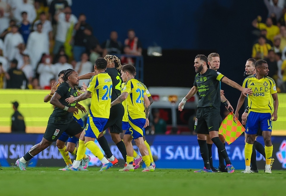 مشاجرة بين لاعبي النصر والاتحاد.. وبنزيما يتدخل (فيديو)