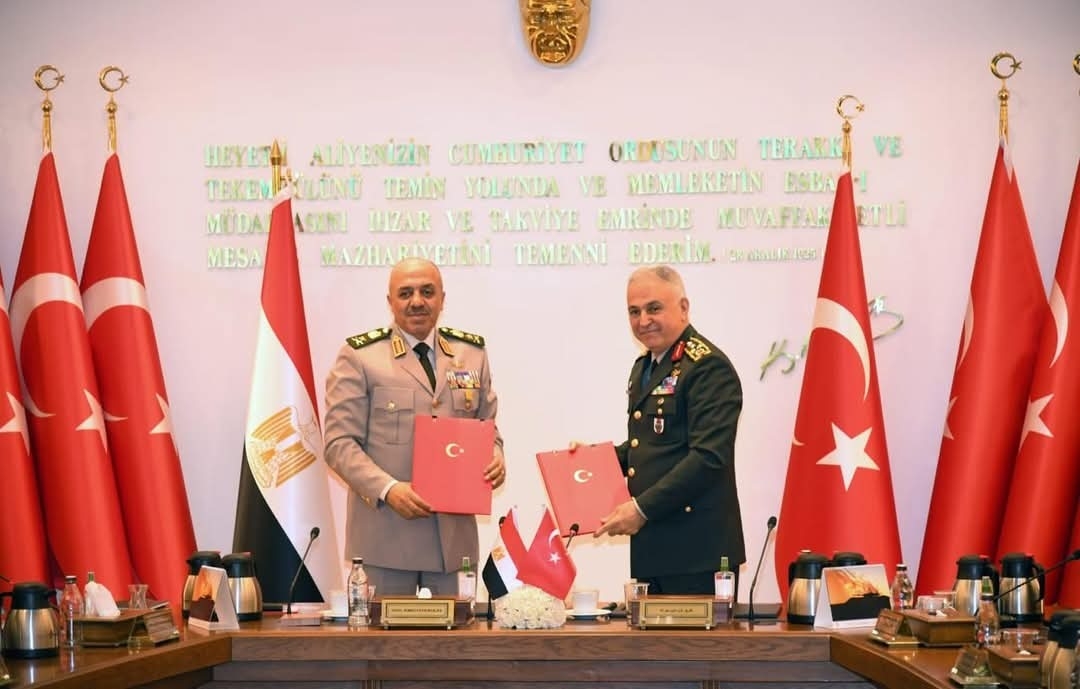 الجيشان المصري والتركي يبحثان تعزيز التعاون