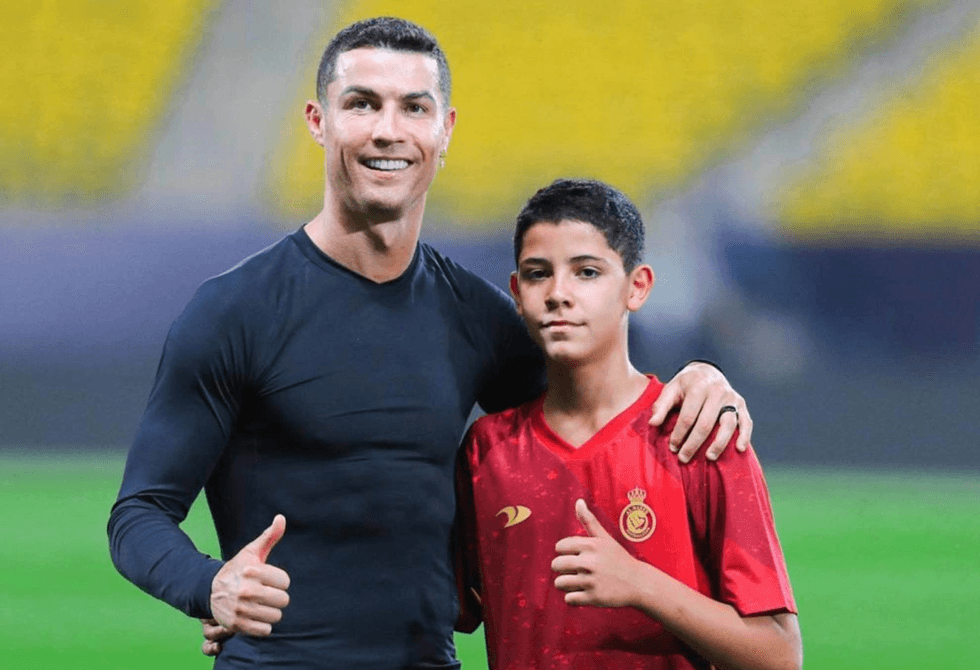 رونالدو جونيور يحظى باهتمام 16 فريقا.. وريال مدريد يتجاهل نجل هدافه التاريخي