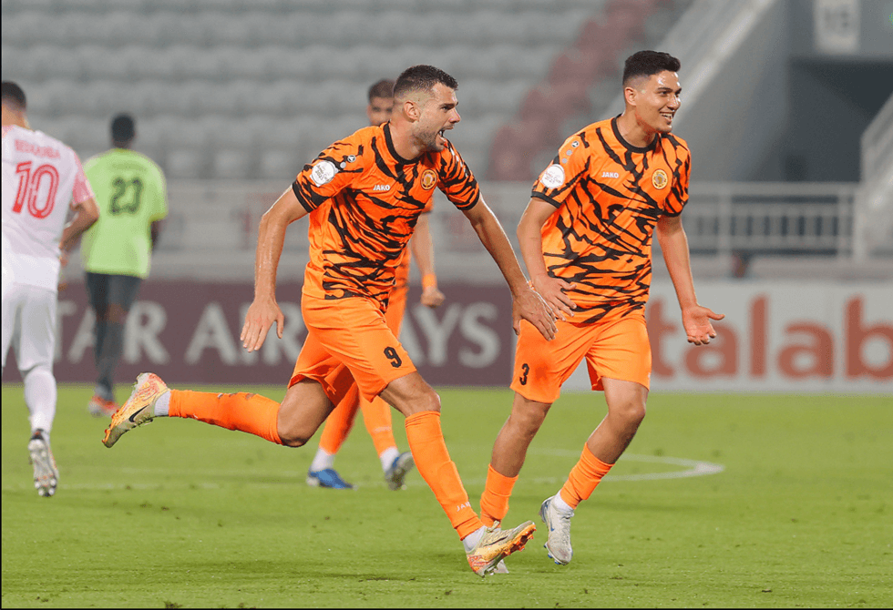 حكم قطري يرتكب خطأ فادحا في ركلات الترجيح بكأس الأمير (فيديو)