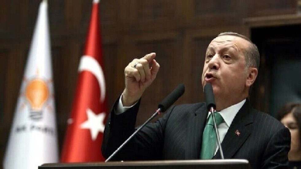 صحفي تركي يكشف ما فعله أردوغان أمس مع ماكرون