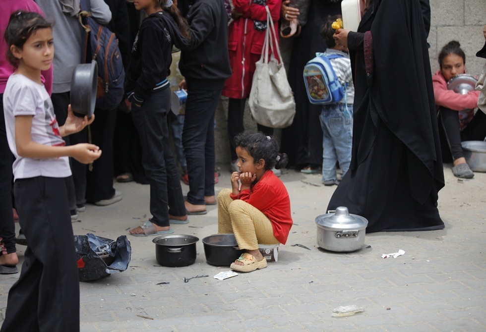 ضغوط دولية تدفع إسرائيل للموافقة على إدخال مساعدات إلى غزة