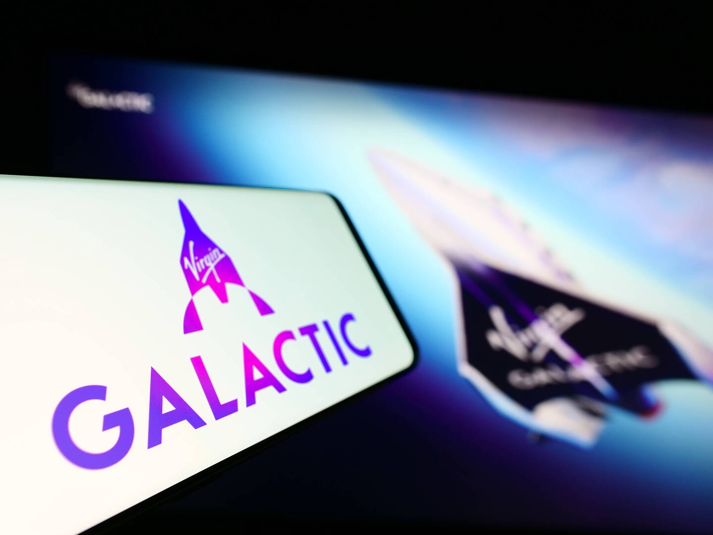 Virgin Galactic مستمرة في تطوير مركباتها الجديدة للرحلات شبه المدارية
