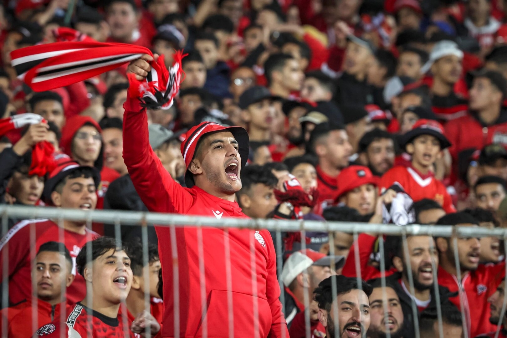 من قائد أوروبي إلى السجن.. نجم المنتخب المصري خلف القضبان في قضية نصب ضخمة