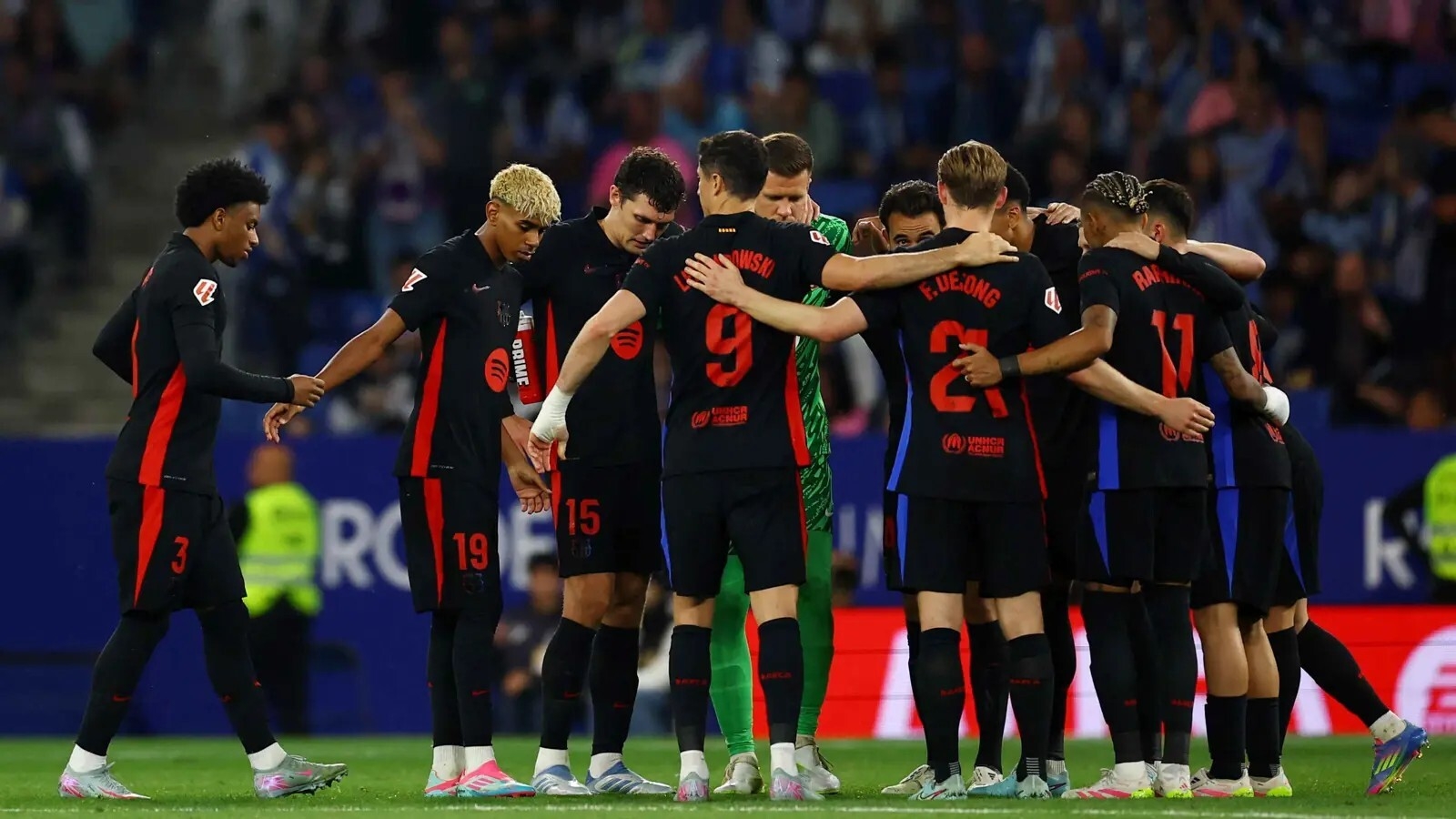 سيناريو جنوني وضربة غير متوقعة تهدد بسحب لقب الدوري الإسباني من برشلونة