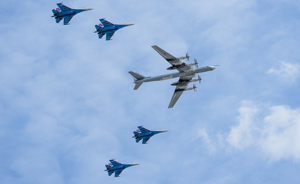قاذفات استراتيجية روسية من طراز Tu-95MS تنفذ طلعات مجدولة فوق بحر بارنتس