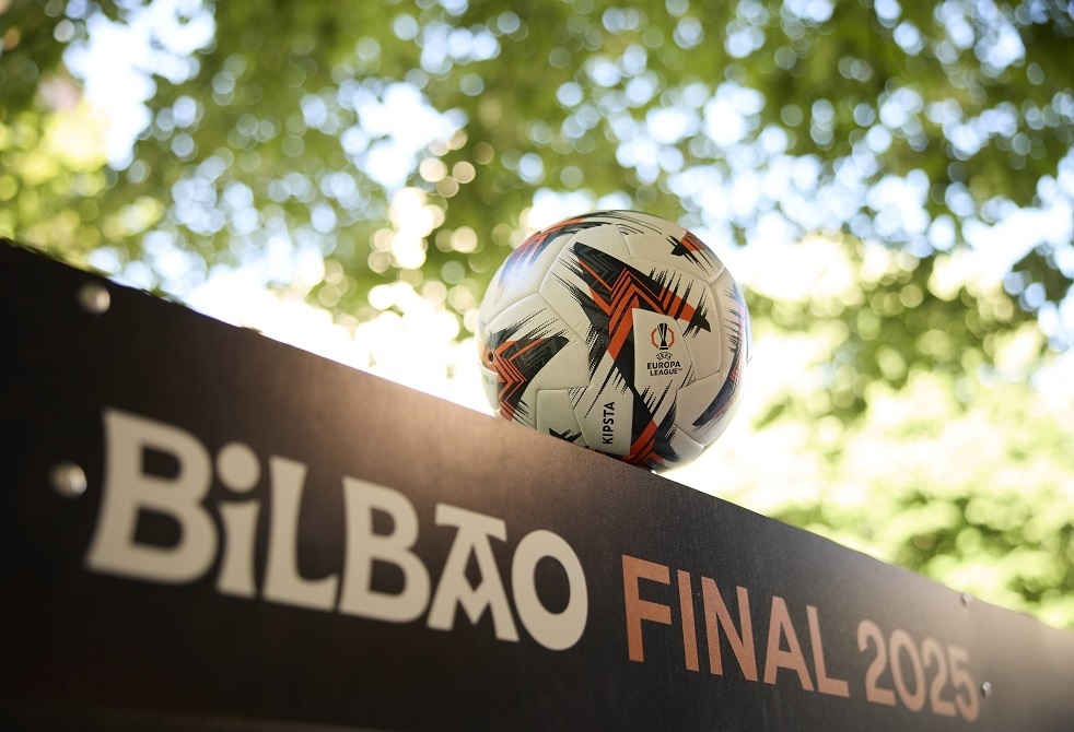 "يويفا" يحذر المشجعين من تذاكر السوق السوداء لنهائيات بطولات أوروبا للأندية