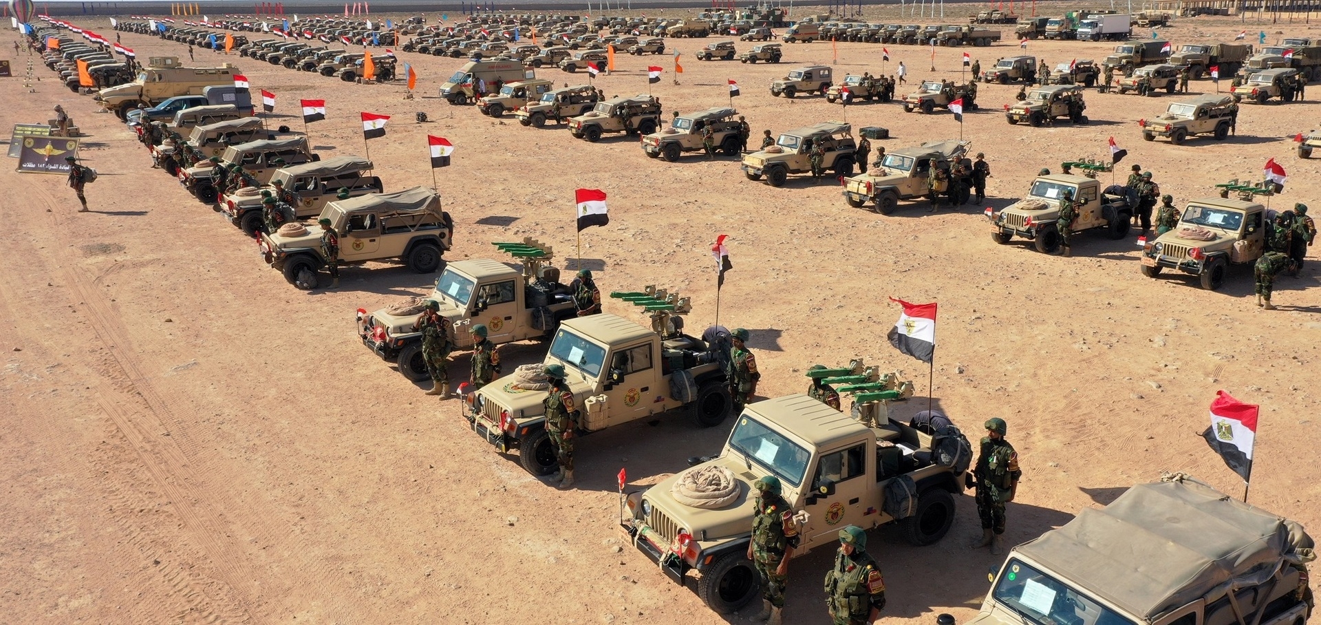 الجيش المصري يرفع جاهزيته القتالية على الحدود الغربية
