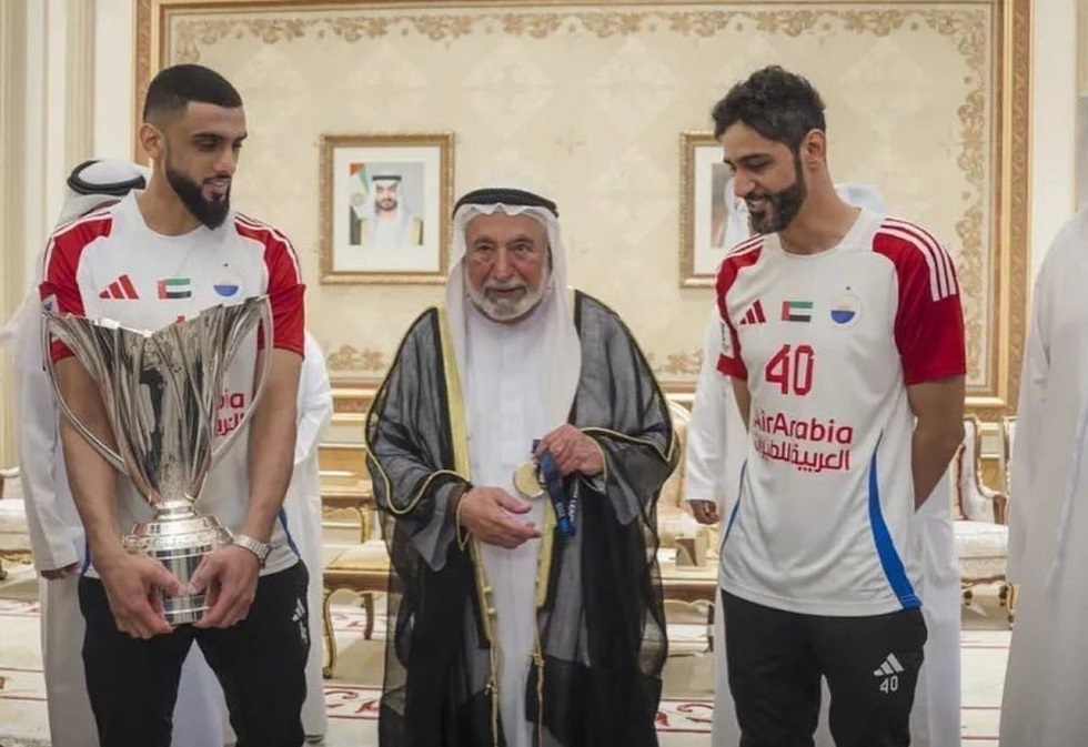 "لو تريدون أحد أولادي لأعطيتكم إياه".. تصريح مثير لحاكم الشارقة بشأن طلب منتخب الإمارات (فيديو)
