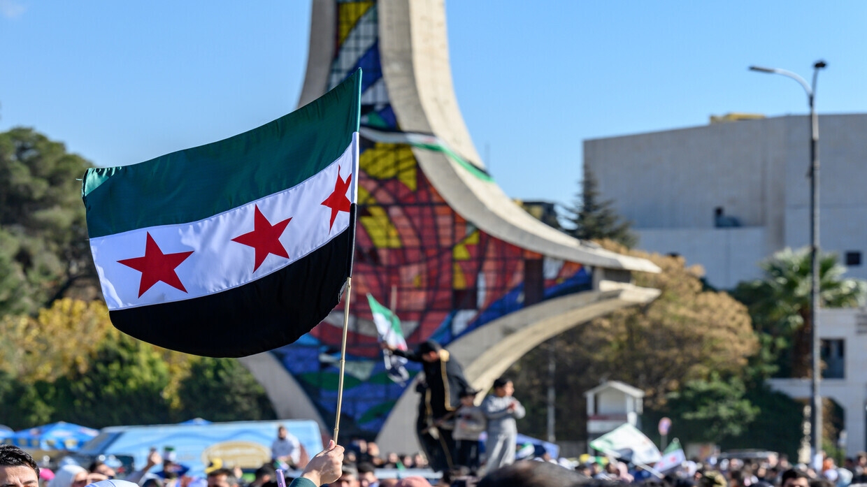 بعد واشنطن.. الاتحاد الأوروبي يرفع العقوبات عن سوريا: آمال كبيرة تلوح في الأفق