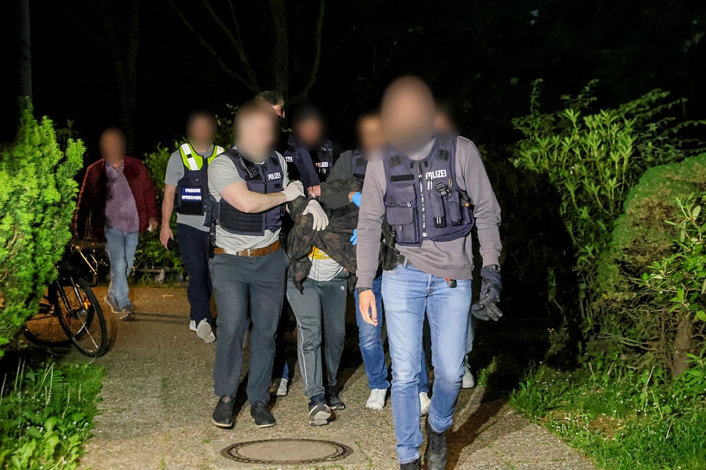 ألمانيا: تفكيك خلية إرهابيين من اليمين المتطرف هاجموا لاجئين ومعارضين سياسيين