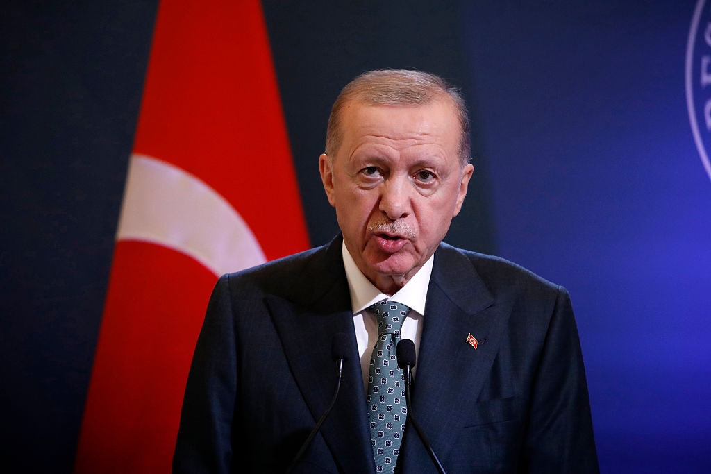أردوغان يشيد برفع العقوبات عن سوريا ولا يستبعد لقاء ترامب