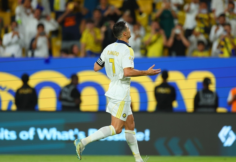 شاهد.. رونالدو يودع "الأول بارك" ويعتذر من جماهير النصر
