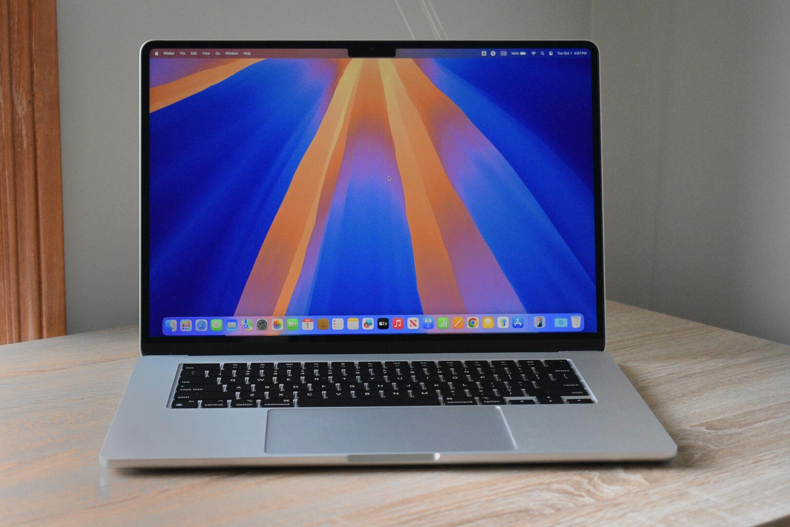 نظام macOS 16 يمنح حواسب آبل ميزات جديدة ومهمة