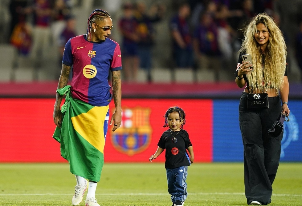 غلق الباب أمام الدوري السعودي.. رافينيا يوجه رسالة لجماهير برشلونة