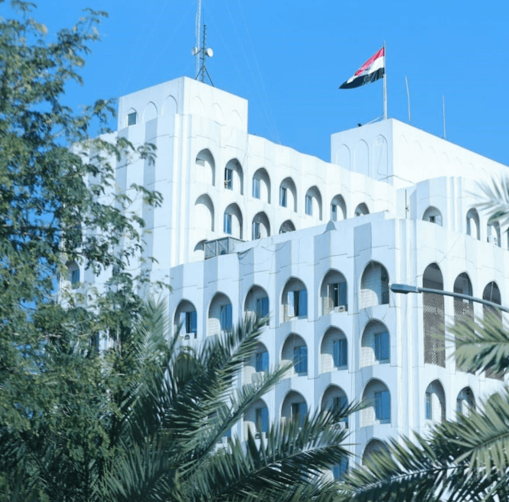 وزارة الخارجية العراقية تنفي مزاعم نقل الوزير فؤاد حسين رسالة من الرئيس الأمريكي إلى إيران