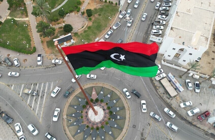 الآلاف يتظاهرون في طرابلس مطالبين بإسقاط كافة الأجسام السياسية وتشكيل حكومة موحدة (فيديو)