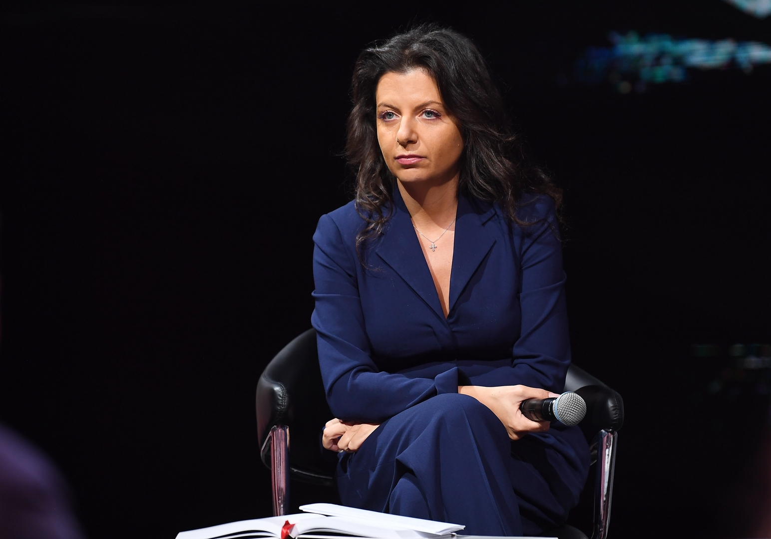 "في أحلامهم".. سيمونيان ترد على تشبيه "صوت أمريكا" بـ"RT"