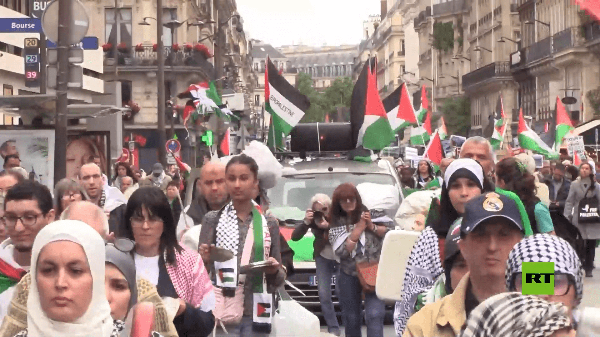 متظاهرون في باريس يطالبون بفرض عقوبات على إسرائيل